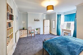 Host Stay Holyrood Lodge