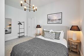 Host Stay Roslyn House