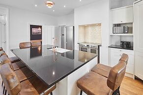 Host Stay Roslyn House