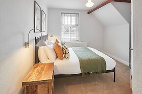 Host Stay Roslyn House