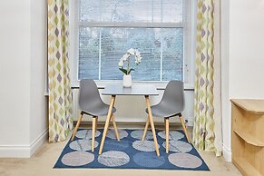 Host Stay Thamesview