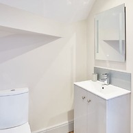 Host Stay Ramblers Retreat