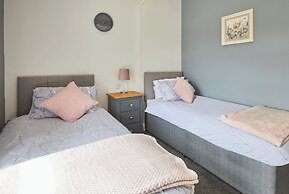Host Stay Castle View Cottage