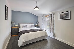 Host Stay Castle View Cottage