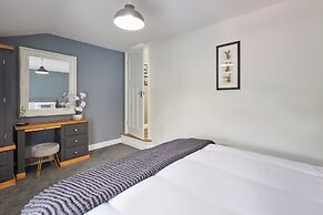 Host Stay Castle View Cottage