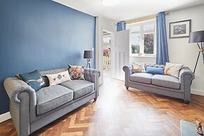 Host Stay Castle View Cottage