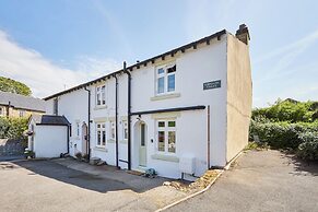 Host Stay Castle View Cottage