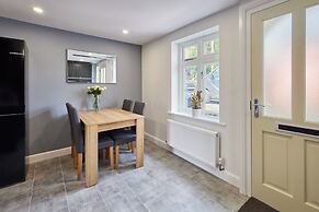 Host Stay Castle View Cottage