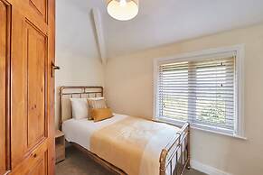 Host Stay Blue Sky Cottage