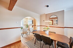 Host Stay Blue Sky Cottage