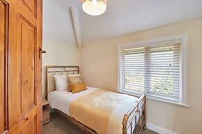 Host Stay Blue Sky Cottage