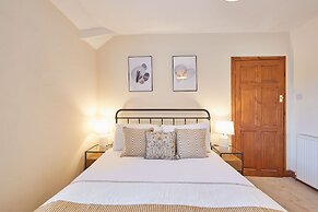 Host Stay Blue Sky Cottage