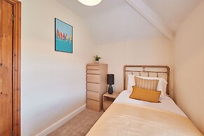 Host Stay Blue Sky Cottage