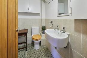 Host Stay River View Cottage