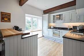 Host Stay River View Cottage