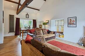 Host Stay River View Cottage