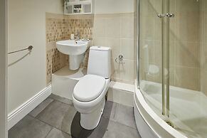 Host Stay River View Cottage