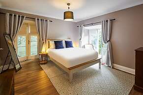 Host Stay River View Cottage