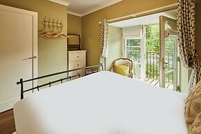 Host Stay River View Cottage