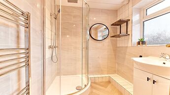 Host Stay Inness House