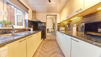 Host Stay Inness House