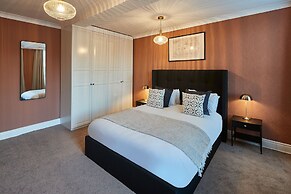 Host Stay Silton Hall