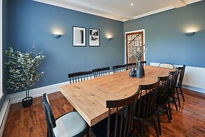 Host Stay Silton Hall