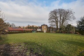 Host Stay Silton Hall