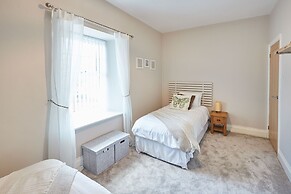 Host Stay Sion Hall Cottage