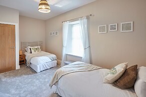 Host Stay Sion Hall Cottage