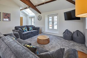 Host Stay 1 The Mount