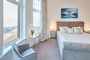 Host Stay Captain s Deck Seafront Apartment