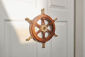 Host Stay Captain s Deck Seafront Apartment