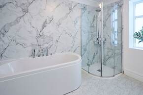 Host Stay Captain s Deck Seafront Apartment