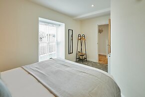 Host Stay 3 The Mount