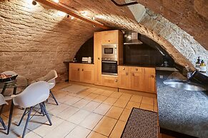 Host Stay Cobble Cottage