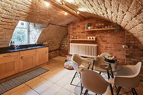 Host Stay Cobble Cottage