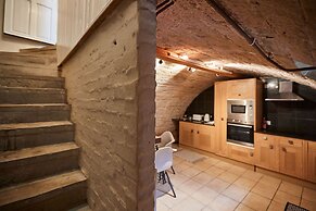 Host Stay Cobble Cottage