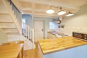 Host Stay Honey Cottage