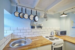 Host Stay Honey Cottage