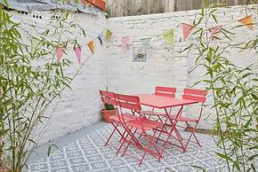 Host Stay Honey Cottage