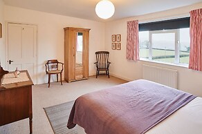 Host Stay Penrheol Farmhouse