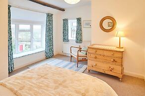 Host Stay Penrheol Farmhouse