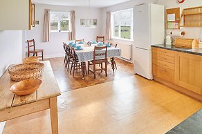 Host Stay Penrheol Farmhouse