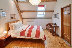 Host Stay Penrheol Farmhouse