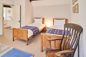 Host Stay Penrheol Farmhouse