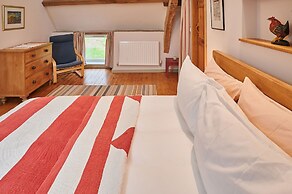 Host Stay Penrheol Farmhouse