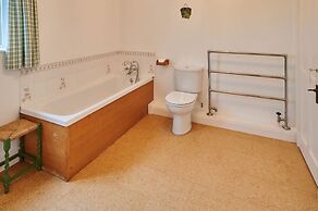 Host Stay Penrheol Farmhouse