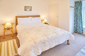 Host Stay Penrheol Farmhouse