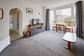 Host Stay Flat 4 Groveside